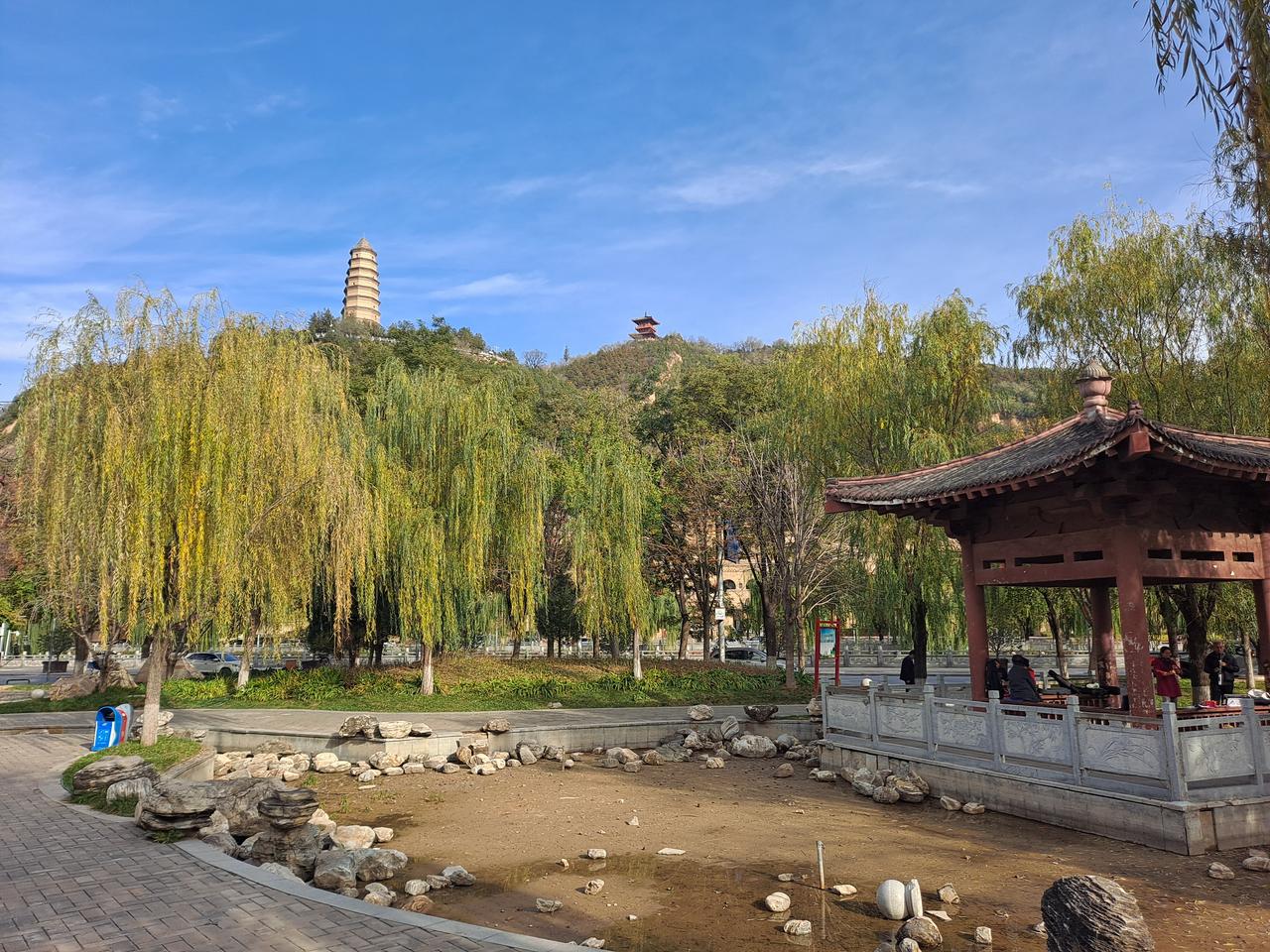 宝塔山与延河大桥全景