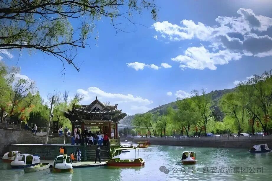 万花湖与远山