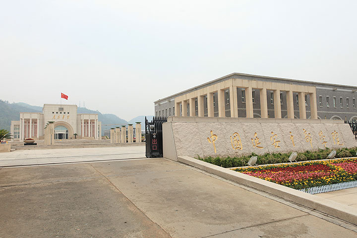 主楼台阶和广场