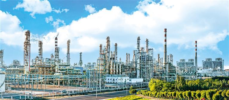 A large industrial complex with numerous distillation and processing towers, pip