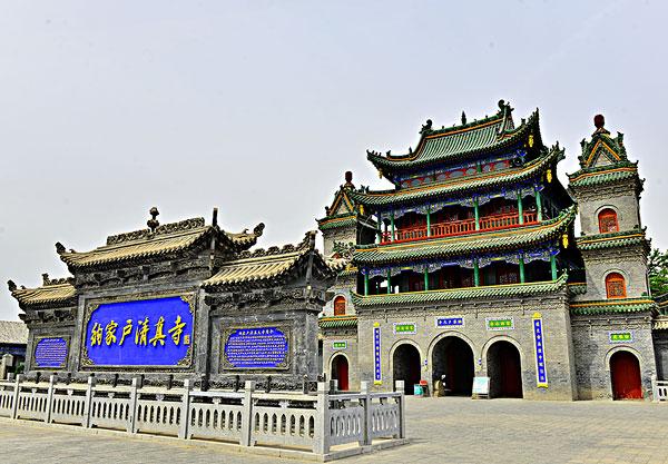 An ornate Islamic prayer hall with traditional Chinese architectural features, i