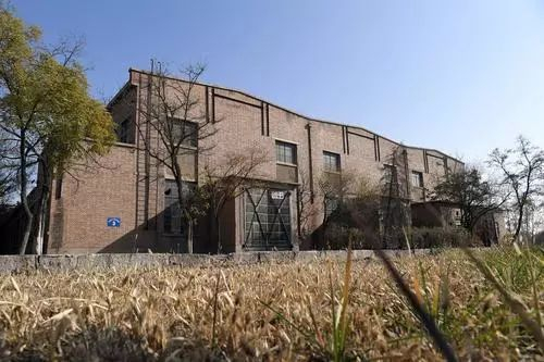 长城机床厂1960年代红砖厂房，锯齿形屋顶是那个时代工业建筑的标志