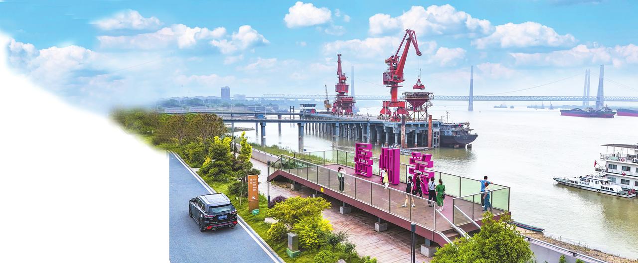 岳州关券廊细部，砖砌方柱和拱券回廊
