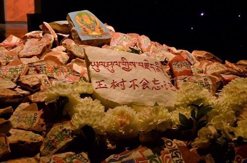 结古镇民主路商业街