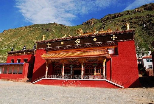 当卡寺大经堂外观