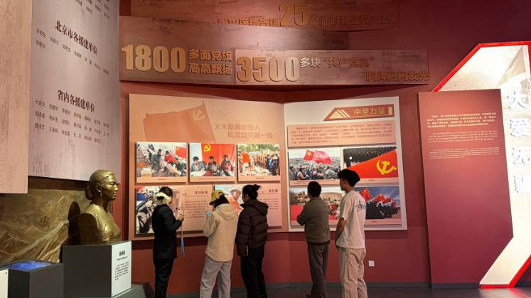纪念馆感恩广场和周边重建后的藏式新区