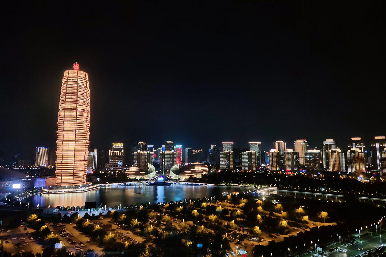 如意湖与千玺广场夜景
