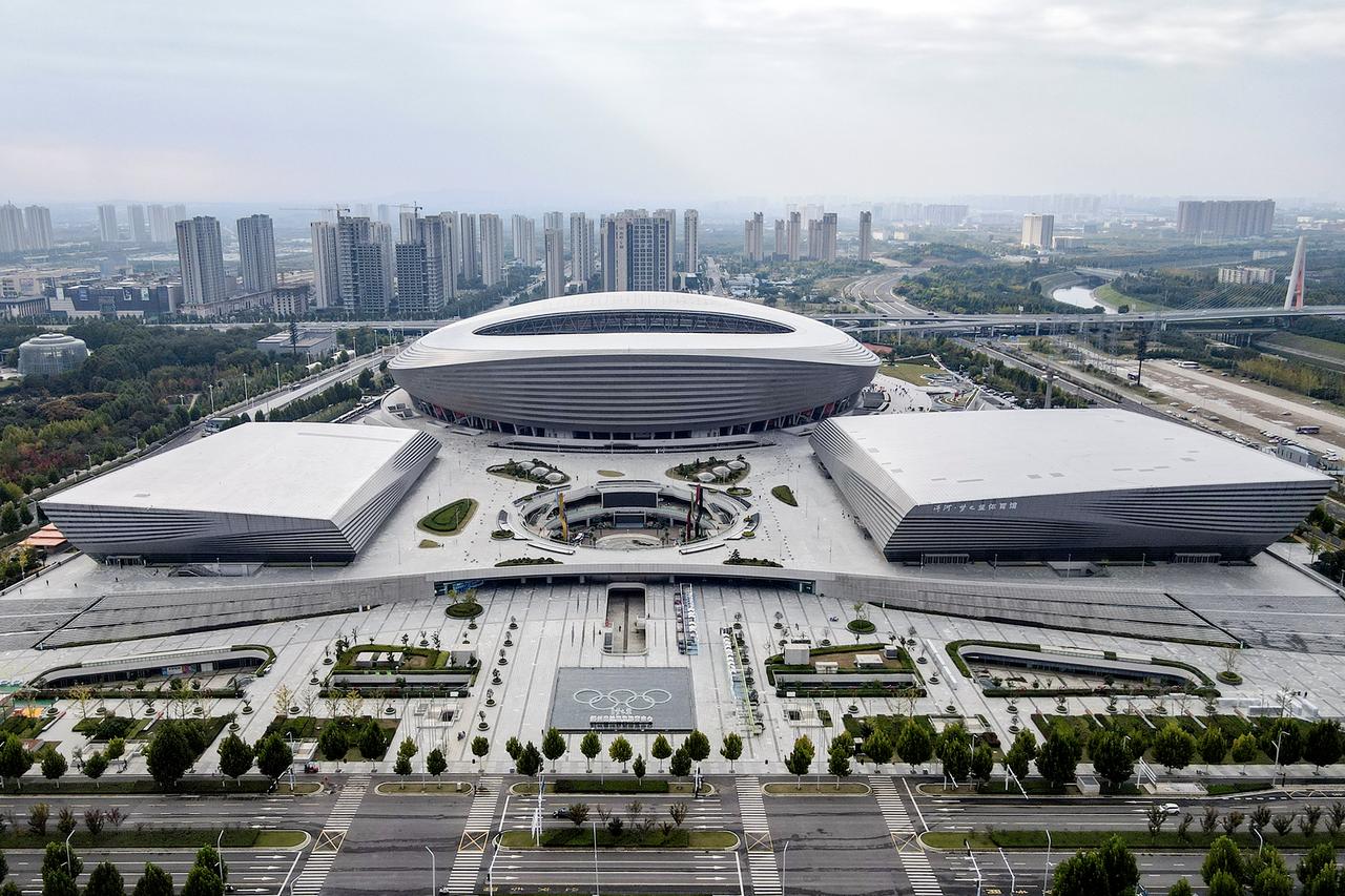 鸟瞰郑州奥体中心"一场两馆",三座建筑呈品字形排列