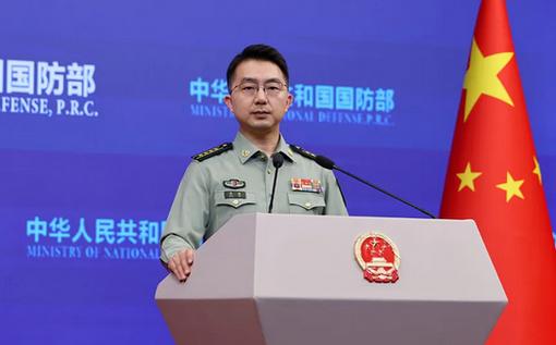 黄河河道中残存的桥墩与后建大桥同框