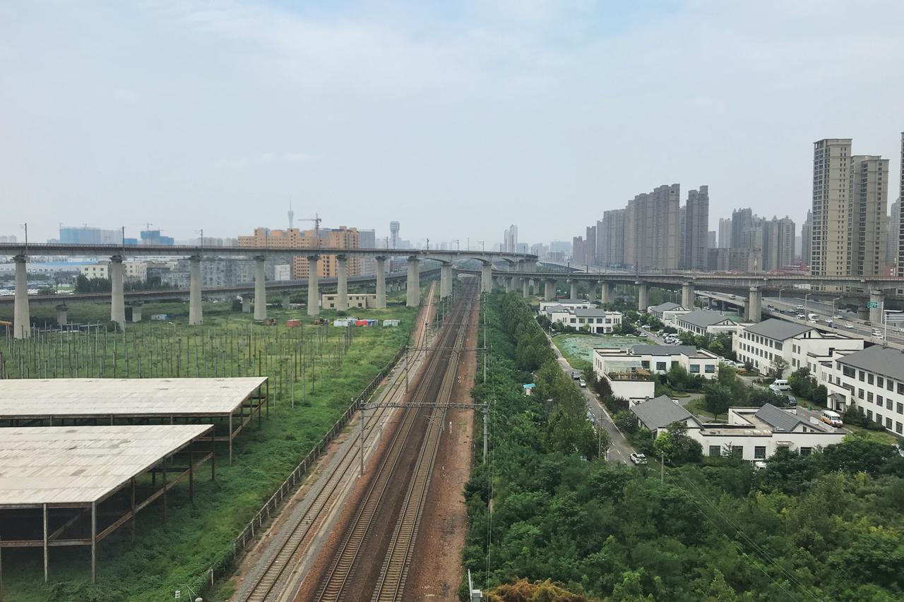 陇海铁路在郑州东区穿城而过