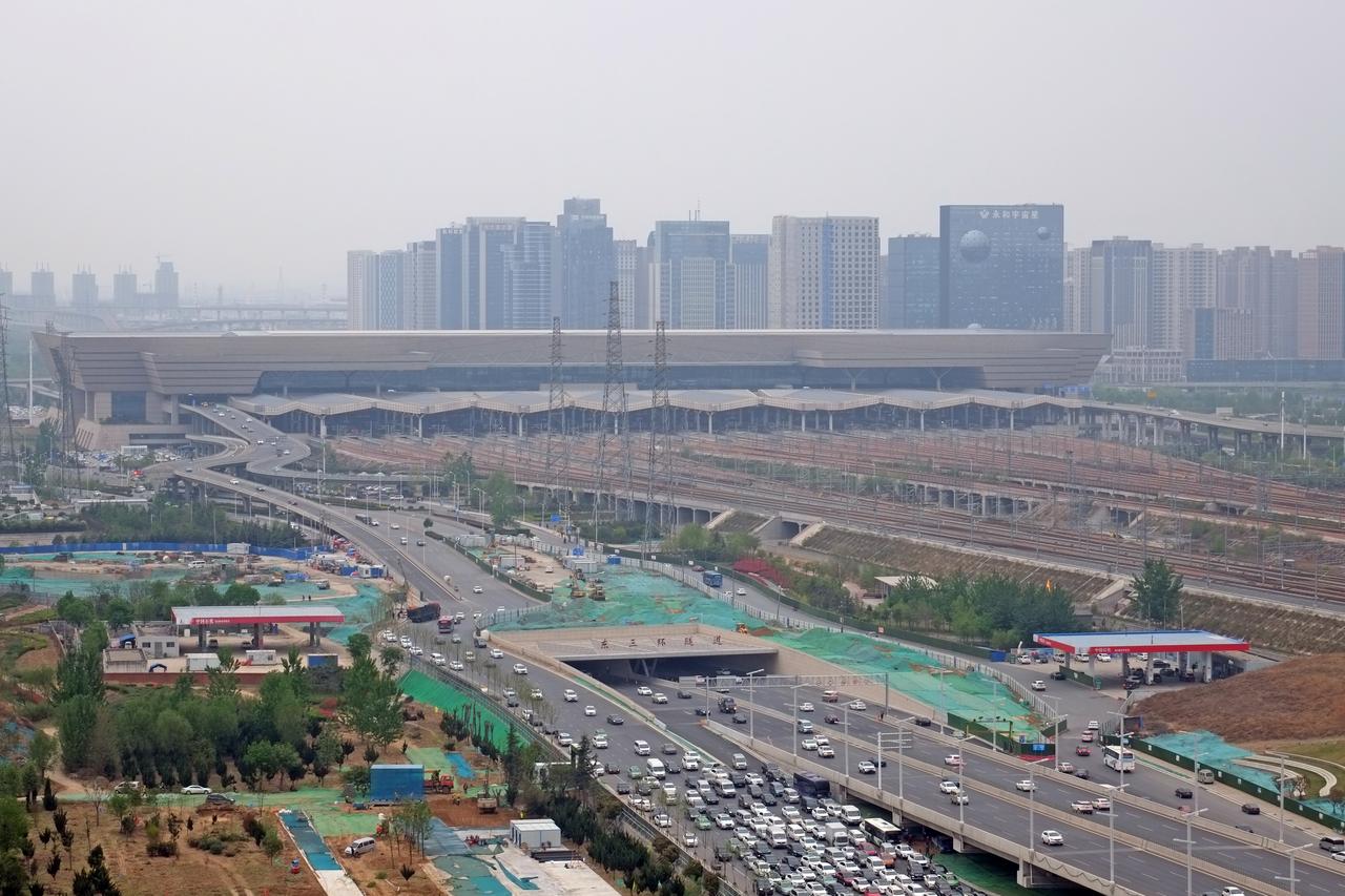 郑州东站与高速铁路轨道