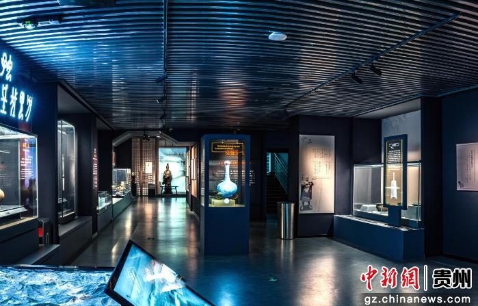 遵义市博物馆一楼遵义历史文化展厅，展示从旧石器时代到近现代的城市通史