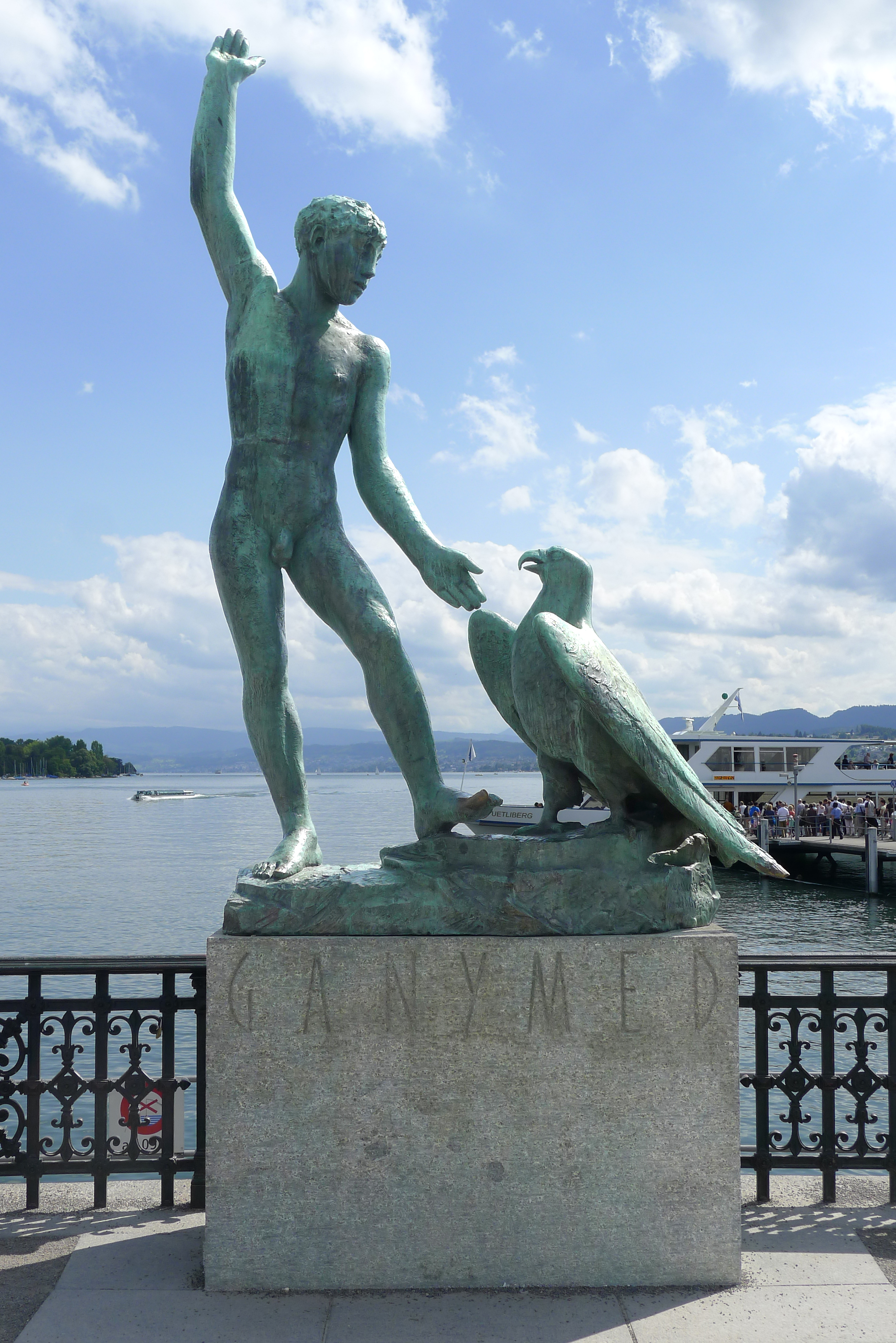 Hermann Hubacher 1952 年的 Ganymed 青铜雕像，位于 Burkilterrasse