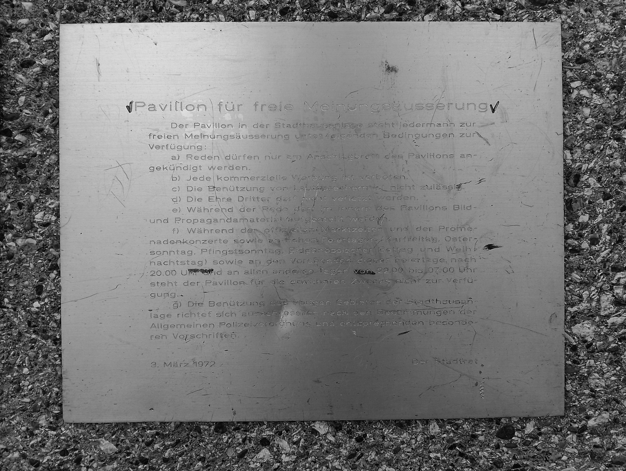 Robert Maillart 1908 年设计的 Musikpavillon，白色钢筋混凝土薄壳结构