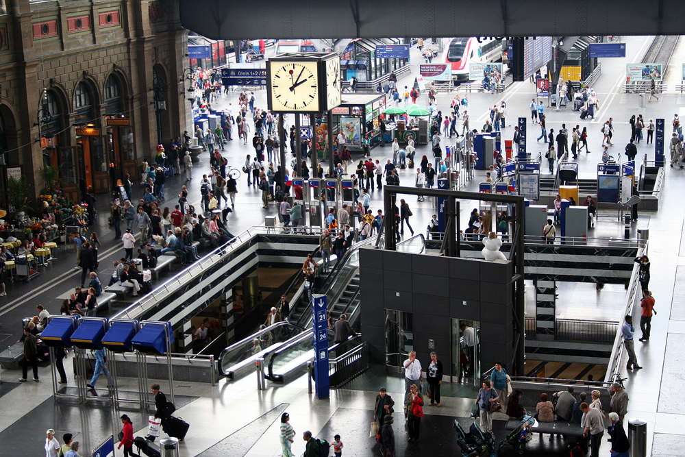 Hauptbahnhof Haupthalle 内部高屋顶与大厅空间