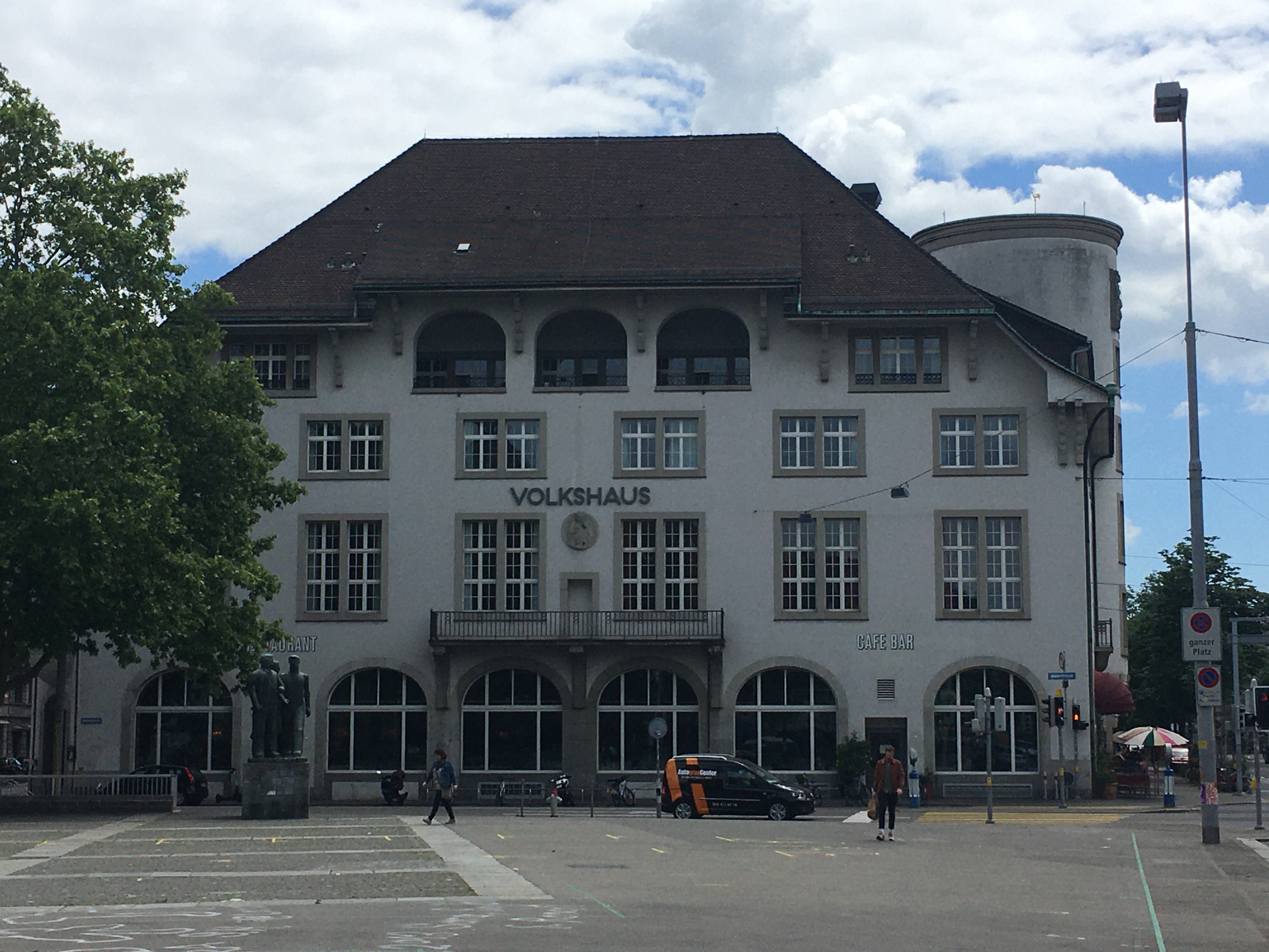 Volkshaus 从 Helvetiaplatz 方向看的外立面