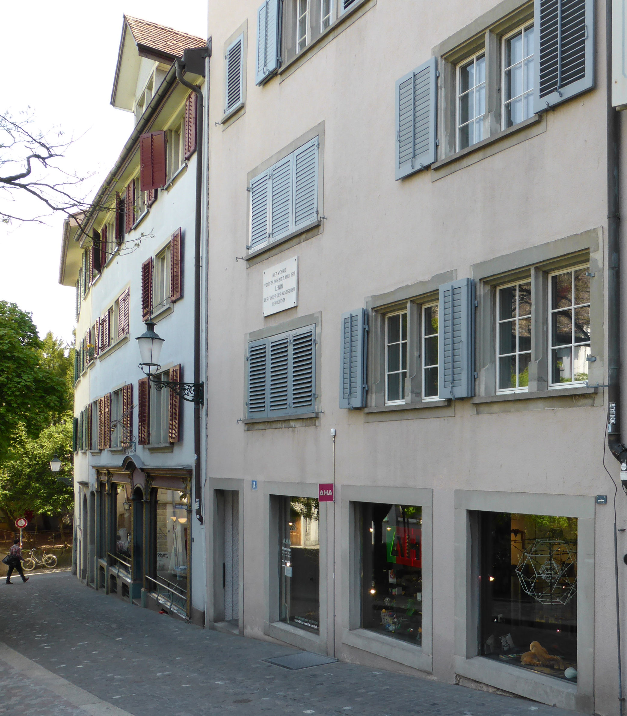 Spiegelgasse 14 当前立面，可见街向窗与私人住宅状态