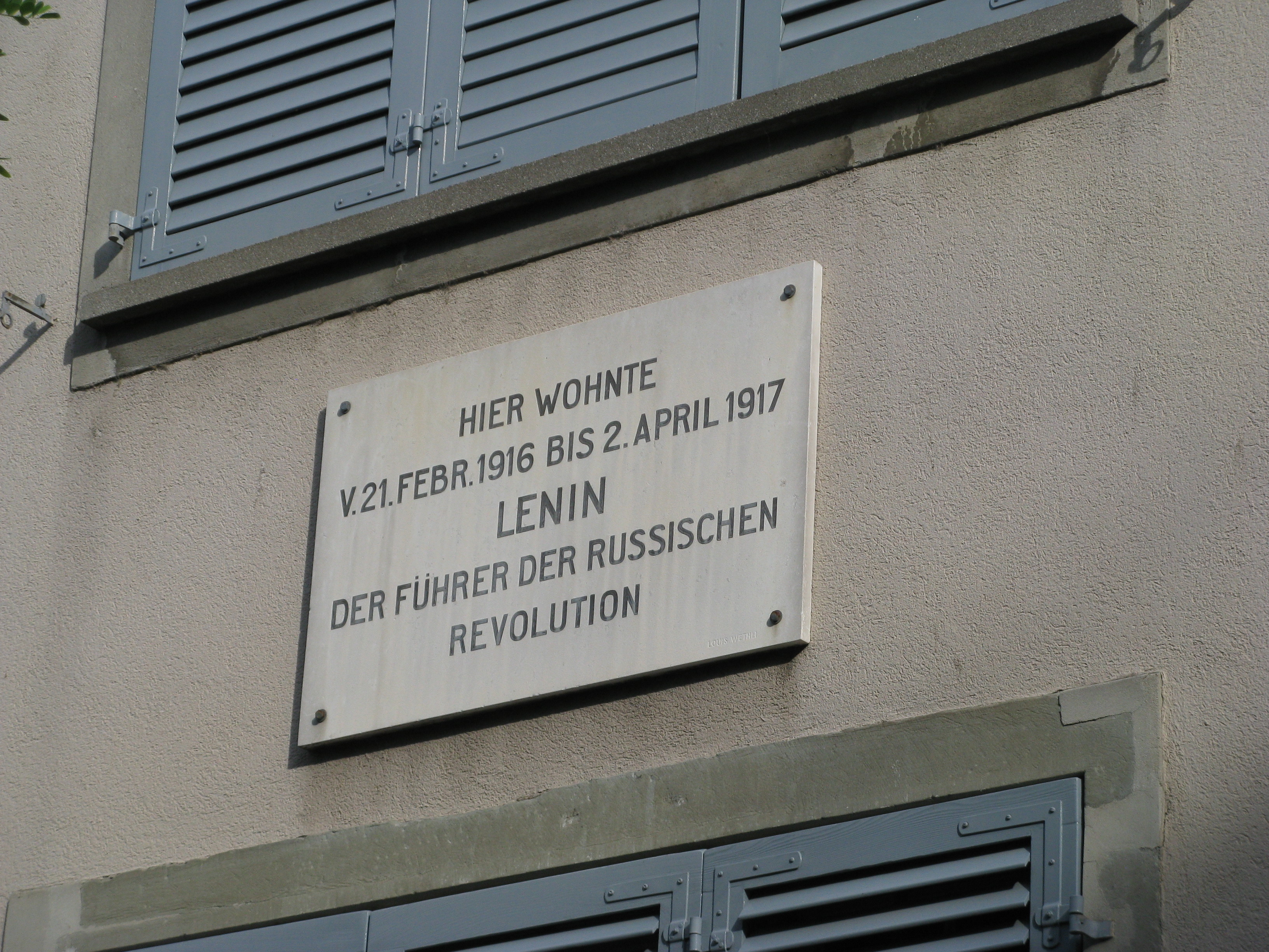 Spiegelgasse 14 门旁 Lenin 铭牌，德文日期清晰可读